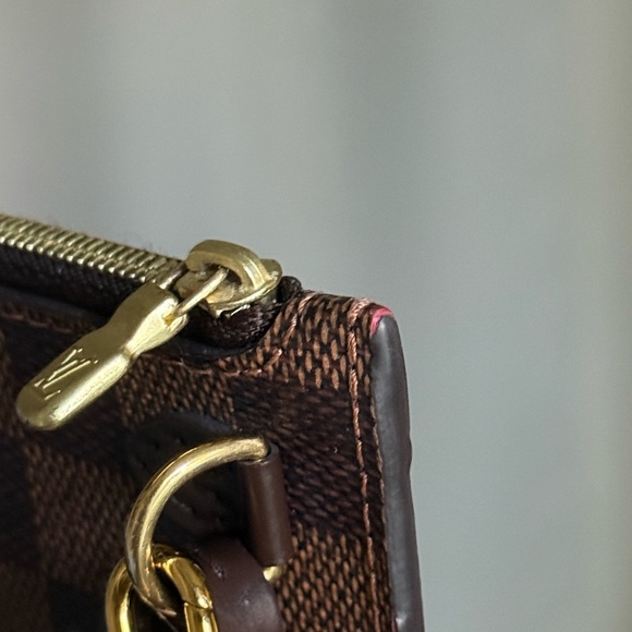 Louis Vuitton Neverfull MM Pouch Damier Ebene Brown Checkered Wristlet - Picture 11 of 16